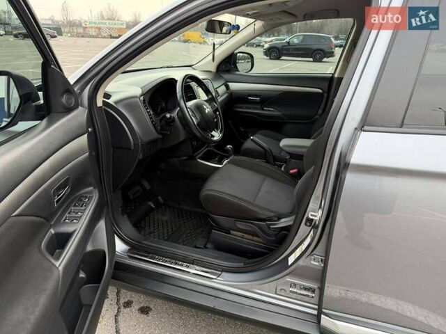 Сірий Міцубісі Аутлендер, об'ємом двигуна 2.36 л та пробігом 147 тис. км за 13200 $, фото 11 на Automoto.ua