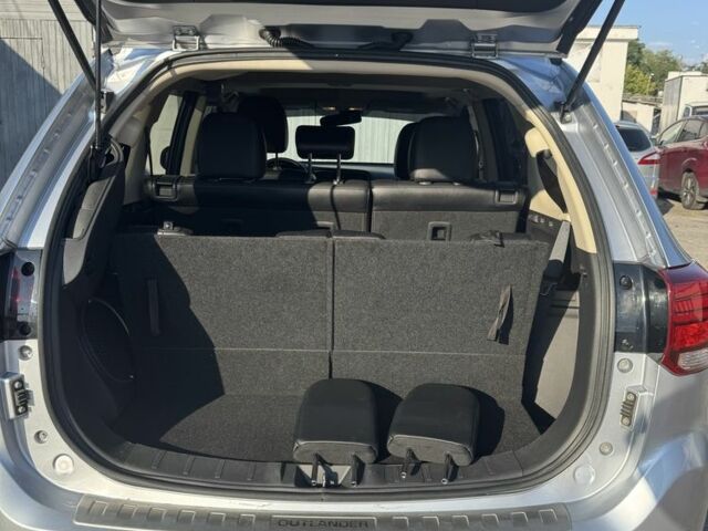 Серый Мицубиси Аутлендер, объемом двигателя 2.4 л и пробегом 125 тыс. км за 17800 $, фото 13 на Automoto.ua