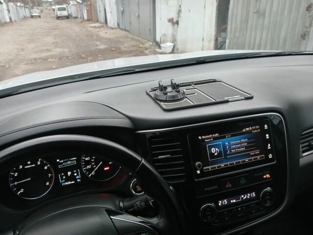 Серый Мицубиси Аутлендер, объемом двигателя 2.4 л и пробегом 250 тыс. км за 14500 $, фото 6 на Automoto.ua