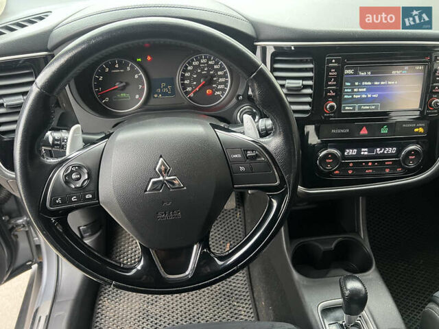 Сірий Міцубісі Аутлендер, об'ємом двигуна 3 л та пробігом 190 тис. км за 16500 $, фото 13 на Automoto.ua