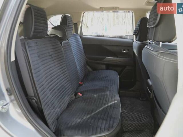 Серый Мицубиси Аутлендер, объемом двигателя 3 л и пробегом 190 тыс. км за 16700 $, фото 9 на Automoto.ua