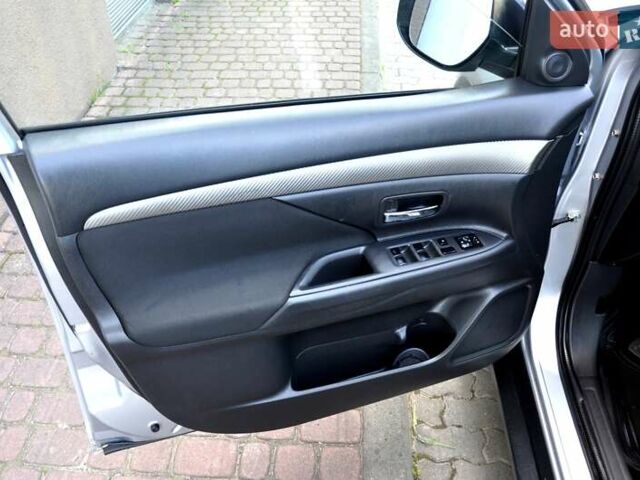 Міцубісі Аутлендер 2016 у Львові на Automoto.ua Сірий Міцубісі Аутлендер, об'ємом двигуна 2.36 л та пробігом 256 тис. км за 11700 $, фото 14 на Automoto.ua