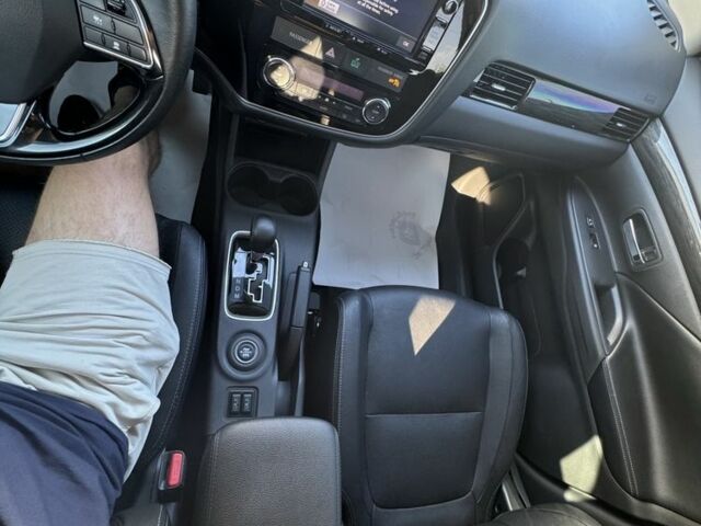 Серый Мицубиси Аутлендер, объемом двигателя 2.4 л и пробегом 125 тыс. км за 17800 $, фото 17 на Automoto.ua