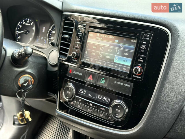 Серый Мицубиси Аутлендер, объемом двигателя 2.4 л и пробегом 213 тыс. км за 13999 $, фото 52 на Automoto.ua