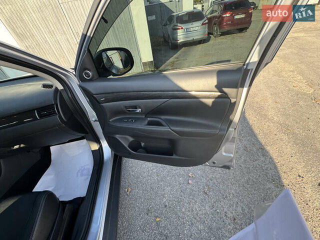 Сірий Міцубісі Аутлендер, об'ємом двигуна 2.36 л та пробігом 123 тис. км за 17400 $, фото 9 на Automoto.ua