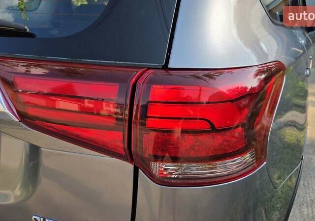 Серый Мицубиси Аутлендер, объемом двигателя 2 л и пробегом 44 тыс. км за 17900 $, фото 39 на Automoto.ua