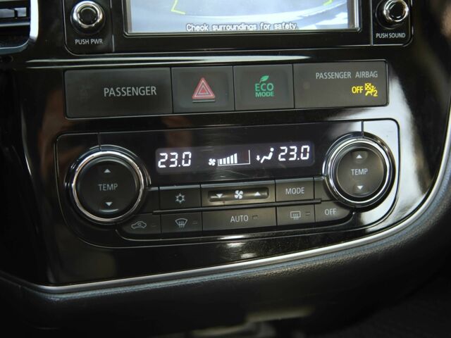 Серый Мицубиси Аутлендер, объемом двигателя 3 л и пробегом 190 тыс. км за 16700 $, фото 17 на Automoto.ua