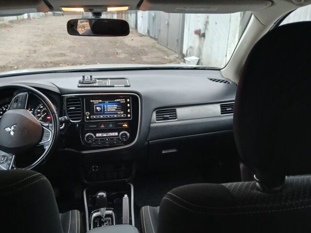 Серый Мицубиси Аутлендер, объемом двигателя 2.4 л и пробегом 250 тыс. км за 14500 $, фото 7 на Automoto.ua