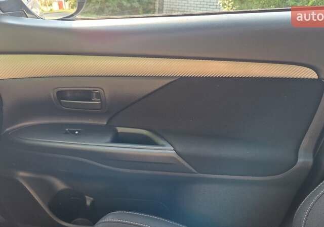 Серый Мицубиси Аутлендер, объемом двигателя 2 л и пробегом 44 тыс. км за 17900 $, фото 26 на Automoto.ua