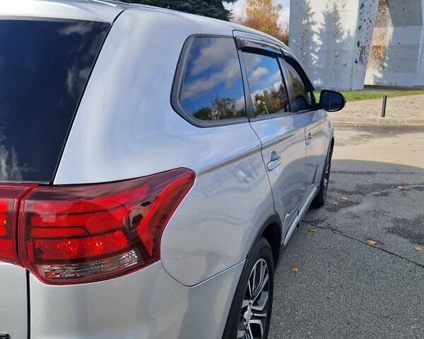 Міцубісі Аутлендер 2016 у Харкові на Automoto.ua Сірий Міцубісі Аутлендер, об'ємом двигуна 2.36 л та пробігом 224 тис. км за 14599 $, фото 2 на Automoto.ua