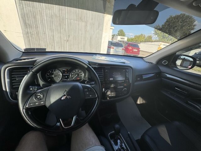 Серый Мицубиси Аутлендер, объемом двигателя 2.4 л и пробегом 125 тыс. км за 17800 $, фото 6 на Automoto.ua