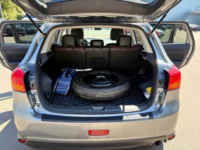 Серый Мицубиси Аутлендер, объемом двигателя 2 л и пробегом 167 тыс. км за 12900 $, фото 5 на Automoto.ua