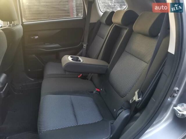 Серый Мицубиси Аутлендер, объемом двигателя 2.3 л и пробегом 130 тыс. км за 16500 $, фото 16 на Automoto.ua