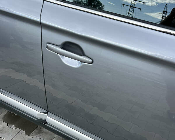 Сірий Міцубісі Аутлендер, об'ємом двигуна 2.27 л та пробігом 210 тис. км за 22000 $, фото 40 на Automoto.ua