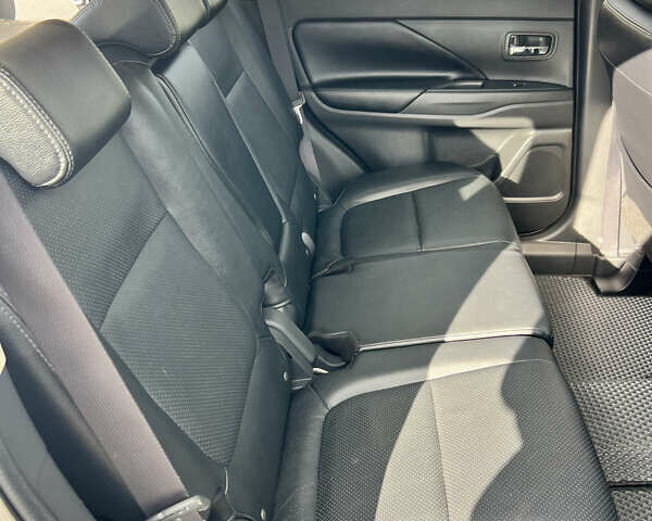 Сірий Міцубісі Аутлендер, об'ємом двигуна 2.27 л та пробігом 210 тис. км за 22000 $, фото 46 на Automoto.ua