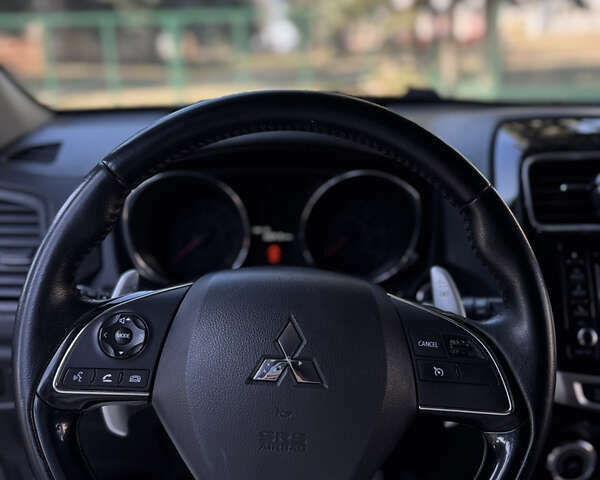 Серый Мицубиси Аутлендер, объемом двигателя 2.4 л и пробегом 250 тыс. км за 13000 $, фото 15 на Automoto.ua