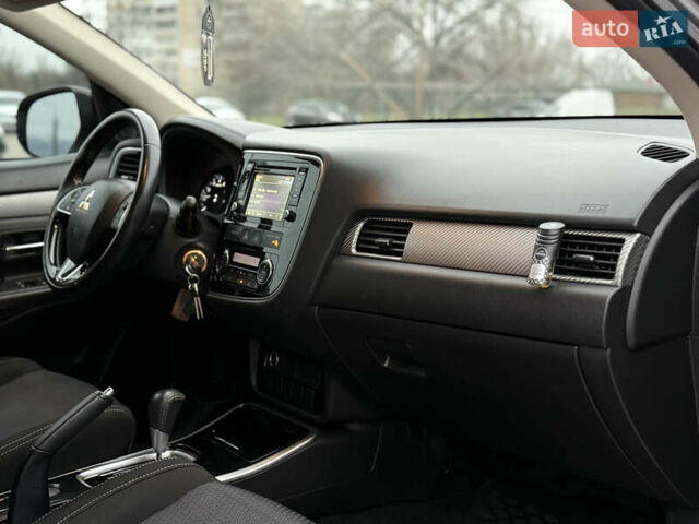 Серый Мицубиси Аутлендер, объемом двигателя 2.4 л и пробегом 148 тыс. км за 12500 $, фото 16 на Automoto.ua