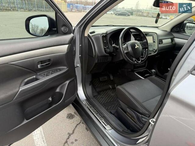 Сірий Міцубісі Аутлендер, об'ємом двигуна 2.36 л та пробігом 147 тис. км за 13200 $, фото 9 на Automoto.ua