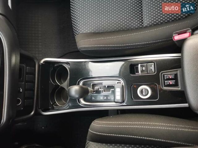 Серый Мицубиси Аутлендер, объемом двигателя 2.3 л и пробегом 130 тыс. км за 16500 $, фото 14 на Automoto.ua