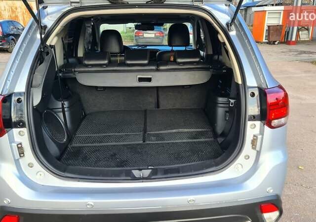 Серый Мицубиси Аутлендер, объемом двигателя 2.3 л и пробегом 253 тыс. км за 18500 $, фото 9 на Automoto.ua