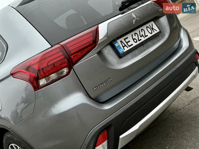 Серый Мицубиси Аутлендер, объемом двигателя 2.4 л и пробегом 148 тыс. км за 12500 $, фото 8 на Automoto.ua