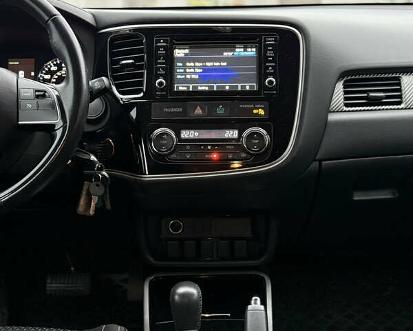 Серый Мицубиси Аутлендер, объемом двигателя 2.4 л и пробегом 148 тыс. км за 12500 $, фото 10 на Automoto.ua