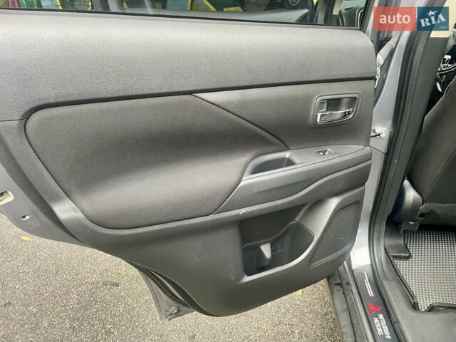 Серый Мицубиси Аутлендер, объемом двигателя 2.4 л и пробегом 213 тыс. км за 13999 $, фото 95 на Automoto.ua