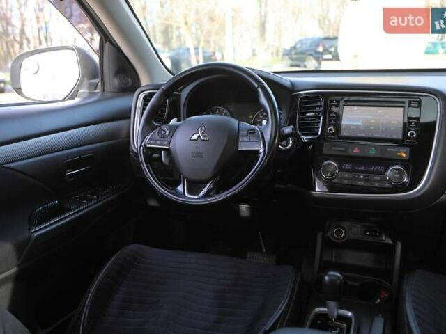 Серый Мицубиси Аутлендер, объемом двигателя 3 л и пробегом 190 тыс. км за 16700 $, фото 11 на Automoto.ua