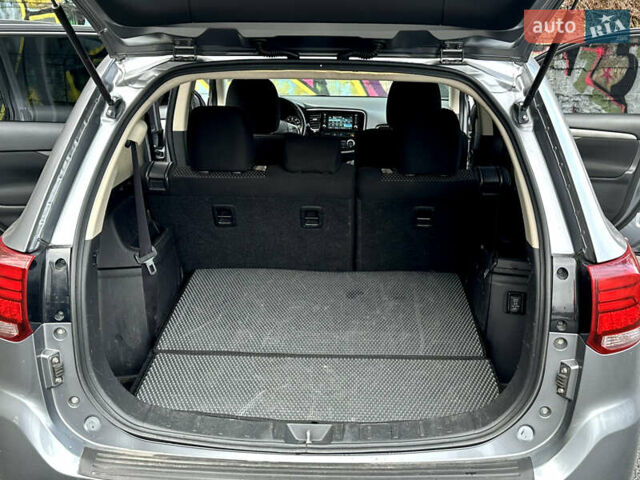 Серый Мицубиси Аутлендер, объемом двигателя 2.4 л и пробегом 213 тыс. км за 13999 $, фото 51 на Automoto.ua