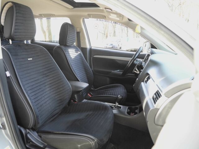 Серый Мицубиси Аутлендер, объемом двигателя 3 л и пробегом 190 тыс. км за 16700 $, фото 10 на Automoto.ua