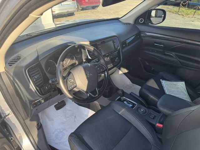 Серый Мицубиси Аутлендер, объемом двигателя 2.4 л и пробегом 125 тыс. км за 17800 $, фото 14 на Automoto.ua