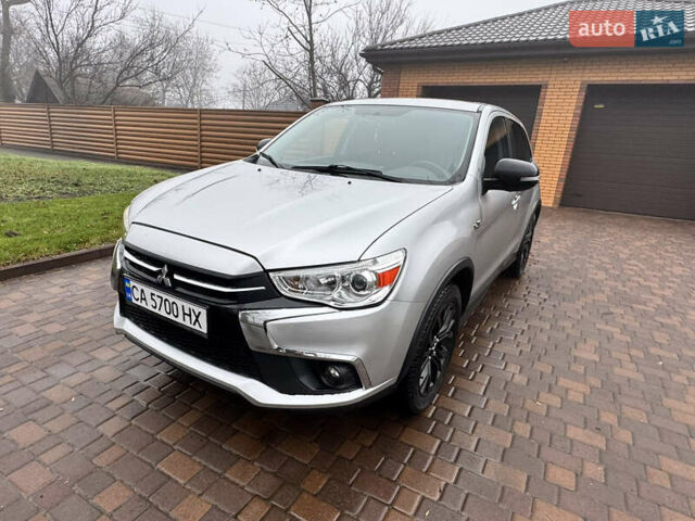 Серый Мицубиси Аутлендер, объемом двигателя 2 л и пробегом 161 тыс. км за 15500 $, фото 1 на Automoto.ua