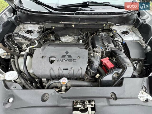 Серый Мицубиси Аутлендер, объемом двигателя 2 л и пробегом 161 тыс. км за 15500 $, фото 14 на Automoto.ua