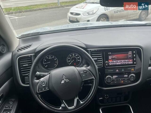 Серый Мицубиси Аутлендер, объемом двигателя 2.36 л и пробегом 120 тыс. км за 16100 $, фото 17 на Automoto.ua