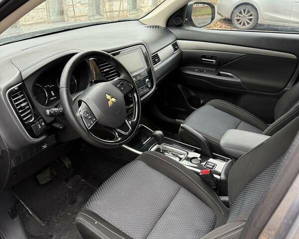 Сірий Міцубісі Аутлендер, об'ємом двигуна 2.36 л та пробігом 86 тис. км за 17000 $, фото 12 на Automoto.ua