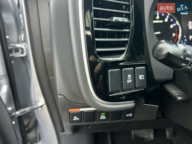 Серый Мицубиси Аутлендер, объемом двигателя 2.4 л и пробегом 189 тыс. км за 16950 $, фото 62 на Automoto.ua