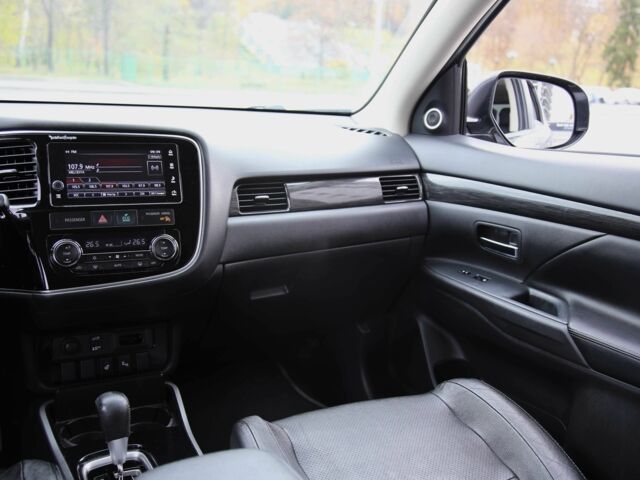 Серый Мицубиси Аутлендер, объемом двигателя 3 л и пробегом 195 тыс. км за 16900 $, фото 13 на Automoto.ua