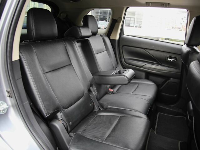 Серый Мицубиси Аутлендер, объемом двигателя 3 л и пробегом 195 тыс. км за 16900 $, фото 9 на Automoto.ua