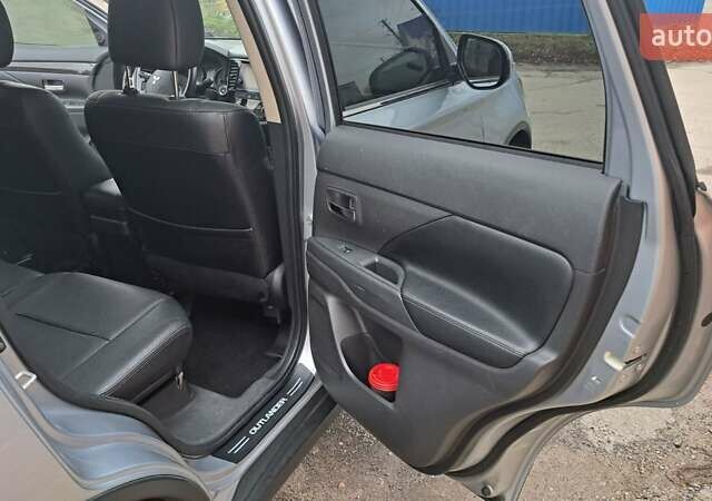 Серый Мицубиси Аутлендер, объемом двигателя 2.36 л и пробегом 120 тыс. км за 16100 $, фото 13 на Automoto.ua