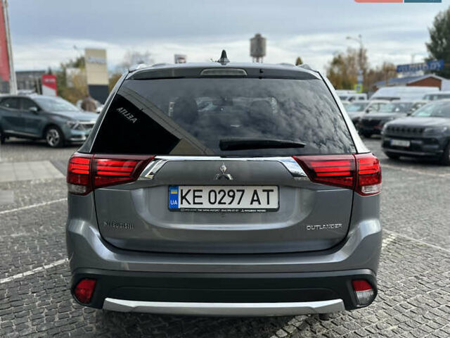 Мицубиси Аутлендер 2017 в Днепре (Днепропетровске) на Automoto.ua Серый Мицубиси Аутлендер, объемом двигателя 2 л и пробегом 103 тыс. км за 16990 $, фото 14 на Automoto.ua