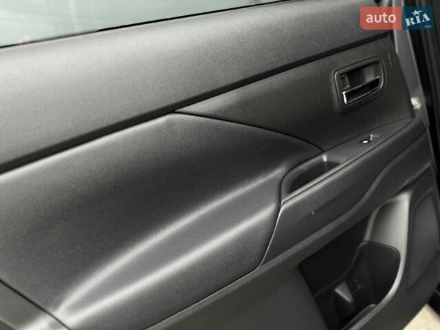 Серый Мицубиси Аутлендер, объемом двигателя 2.2 л и пробегом 152 тыс. км за 17500 $, фото 74 на Automoto.ua