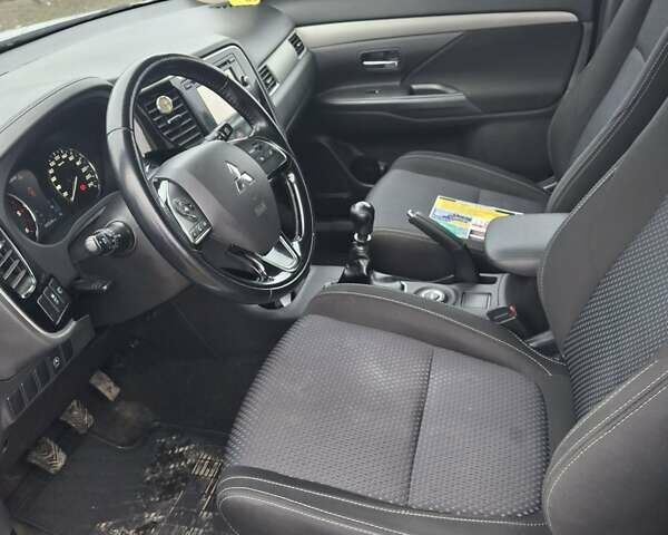 Серый Мицубиси Аутлендер, объемом двигателя 2.3 л и пробегом 205 тыс. км за 15999 $, фото 7 на Automoto.ua