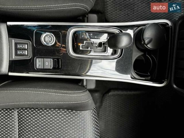 Серый Мицубиси Аутлендер, объемом двигателя 2.36 л и пробегом 51 тыс. км за 21000 $, фото 14 на Automoto.ua