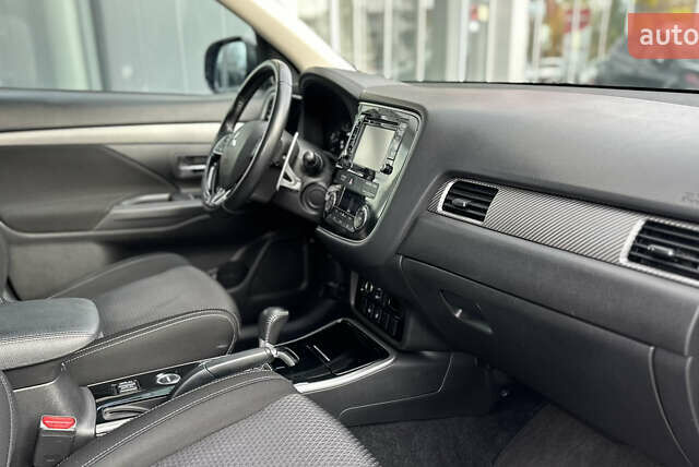 Мицубиси Аутлендер 2017 в Днепре (Днепропетровске) на Automoto.ua Серый Мицубиси Аутлендер, объемом двигателя 2 л и пробегом 103 тыс. км за 16990 $, фото 17 на Automoto.ua