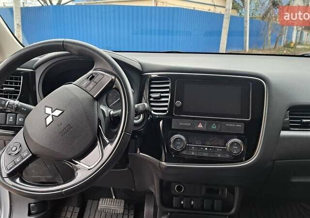 Серый Мицубиси Аутлендер, объемом двигателя 2.36 л и пробегом 120 тыс. км за 16100 $, фото 17 на Automoto.ua