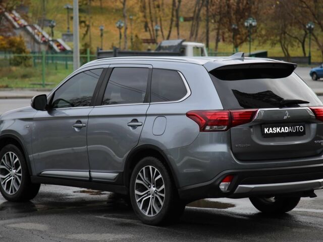 Серый Мицубиси Аутлендер, объемом двигателя 3 л и пробегом 195 тыс. км за 16900 $, фото 3 на Automoto.ua