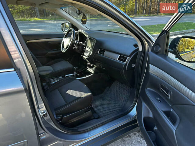 Сірий Міцубісі Аутлендер, об'ємом двигуна 2.2 л та пробігом 240 тис. км за 19600 $, фото 13 на Automoto.ua