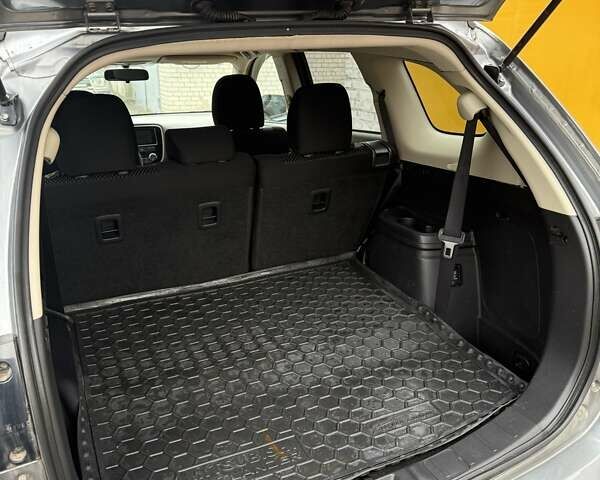 Сірий Міцубісі Аутлендер, об'ємом двигуна 2.36 л та пробігом 86 тис. км за 17000 $, фото 29 на Automoto.ua