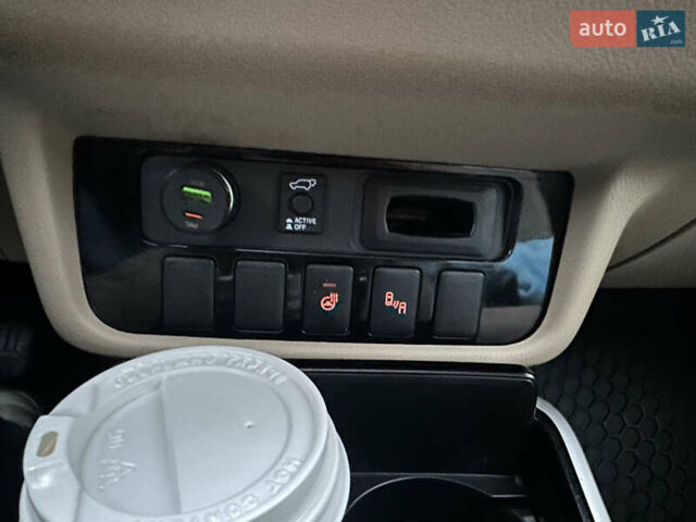 Сірий Міцубісі Аутлендер, об'ємом двигуна 2.36 л та пробігом 48 тис. км за 18000 $, фото 21 на Automoto.ua