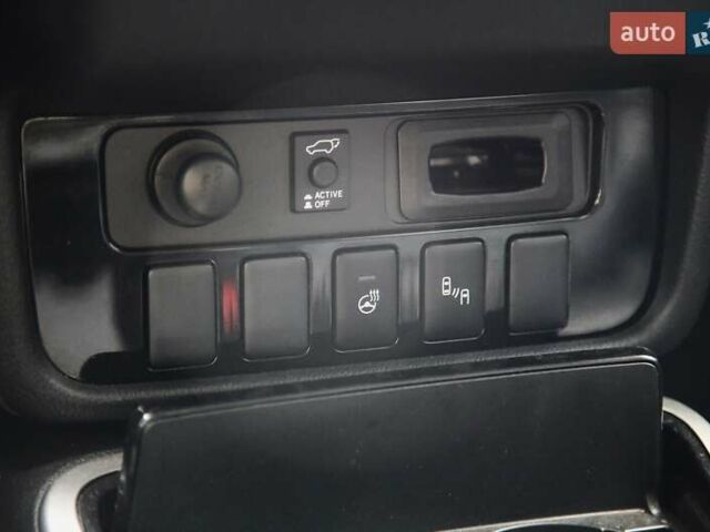 Серый Мицубиси Аутлендер, объемом двигателя 3 л и пробегом 195 тыс. км за 16900 $, фото 17 на Automoto.ua